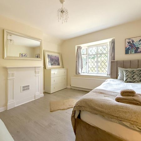 Rural Lodge Stay In Windsor! Hot Tub! Sleeps 20 Брей Экстерьер фото