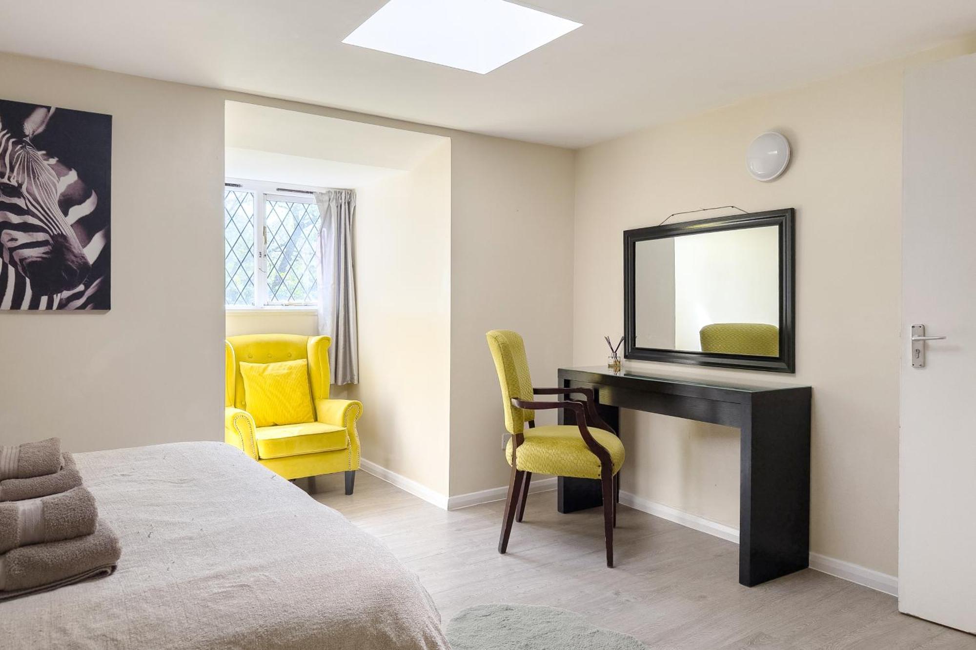 Rural Lodge Stay In Windsor! Hot Tub! Sleeps 20 Брей Экстерьер фото