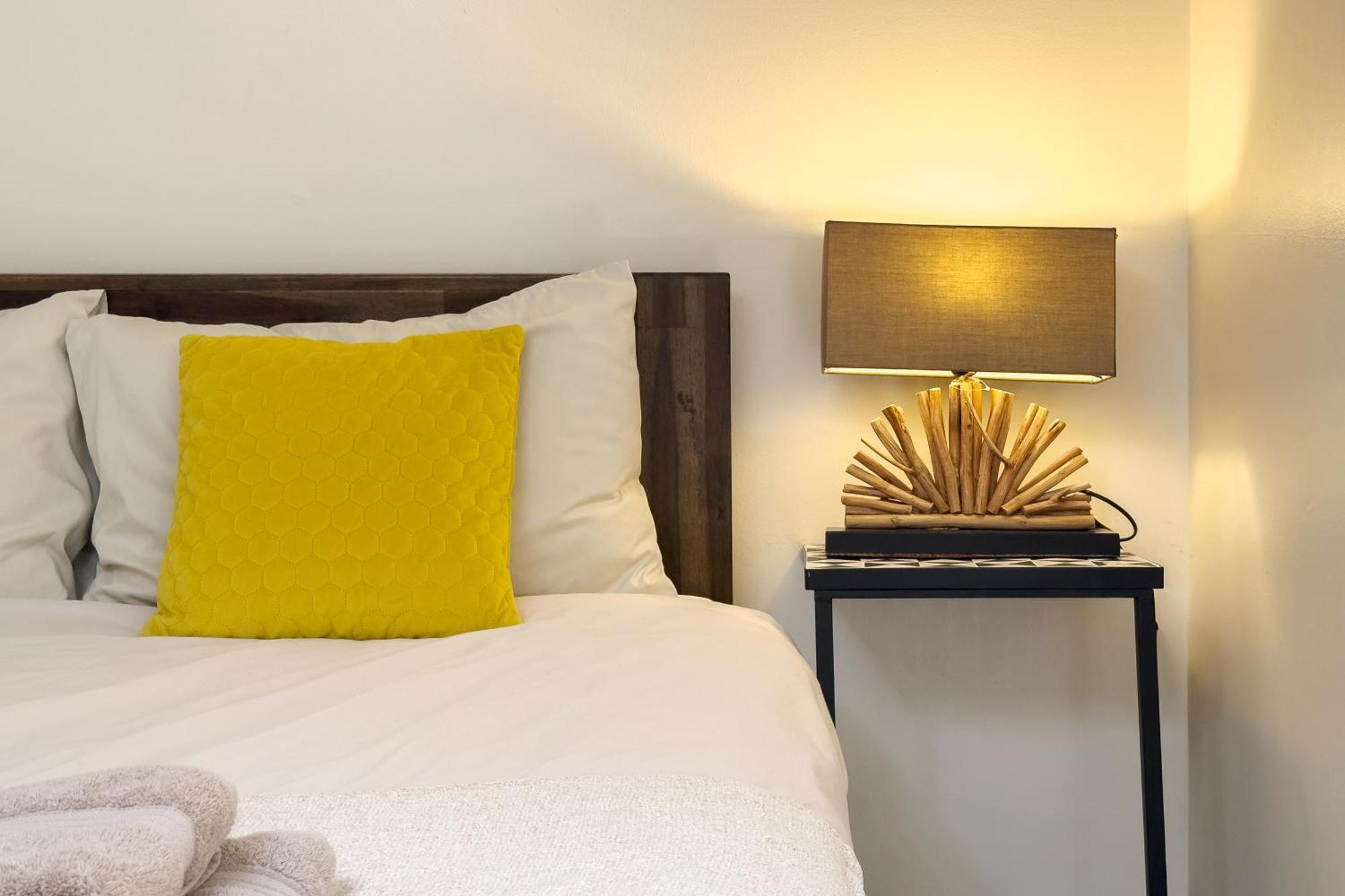 Rural Lodge Stay In Windsor! Hot Tub! Sleeps 20 Брей Экстерьер фото