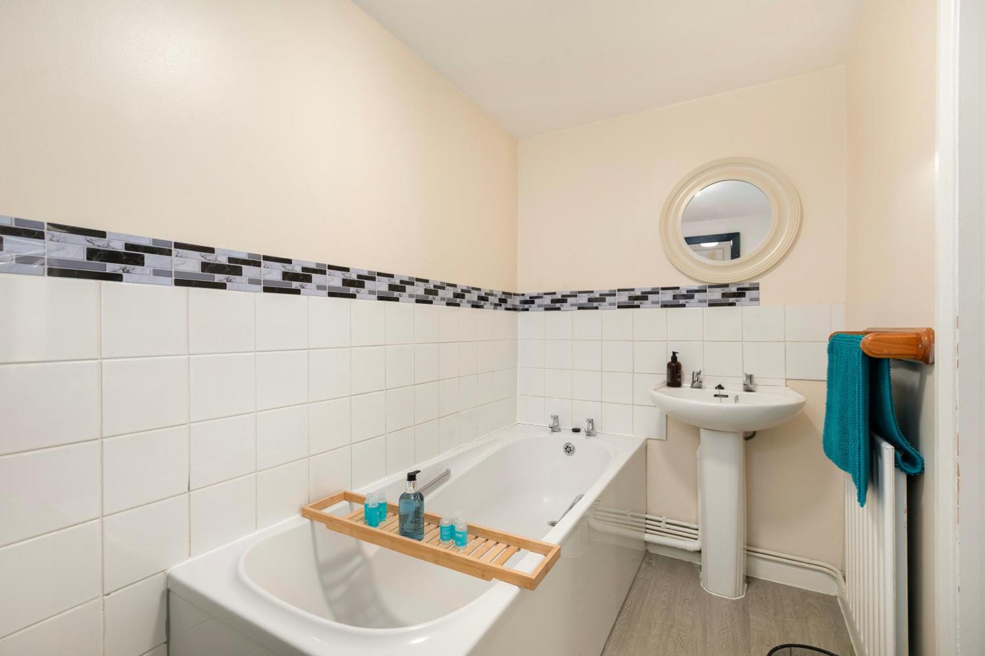 Rural Lodge Stay In Windsor! Hot Tub! Sleeps 20 Брей Экстерьер фото