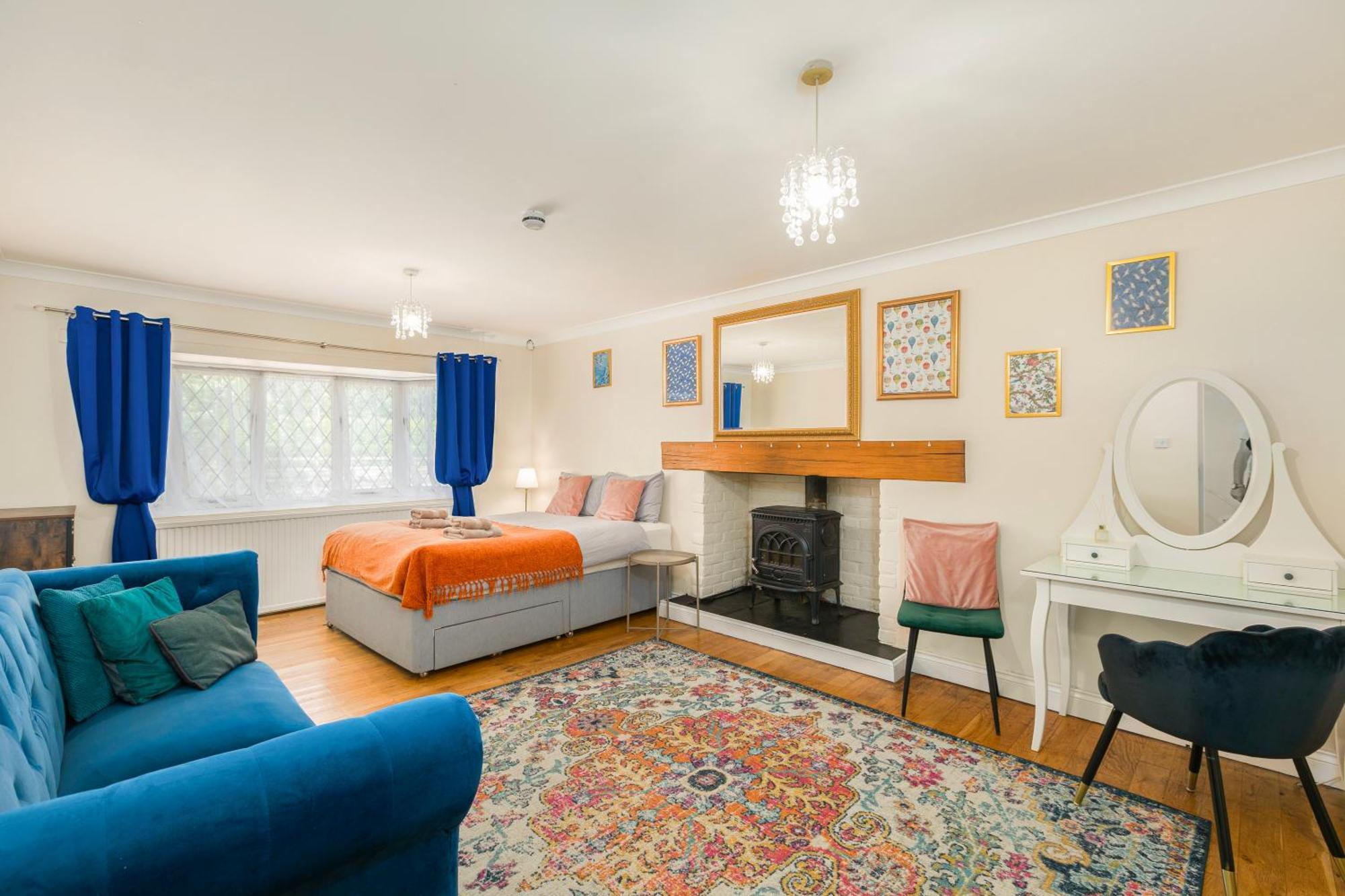 Rural Lodge Stay In Windsor! Hot Tub! Sleeps 20 Брей Экстерьер фото