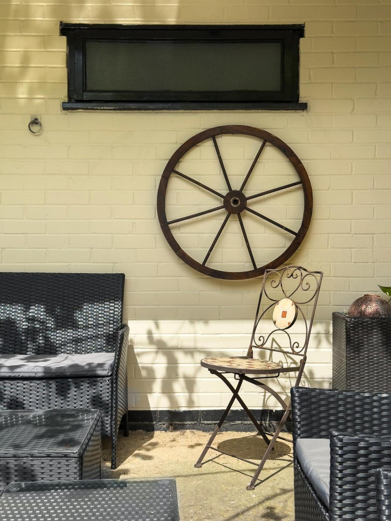 Rural Lodge Stay In Windsor! Hot Tub! Sleeps 20 Брей Экстерьер фото