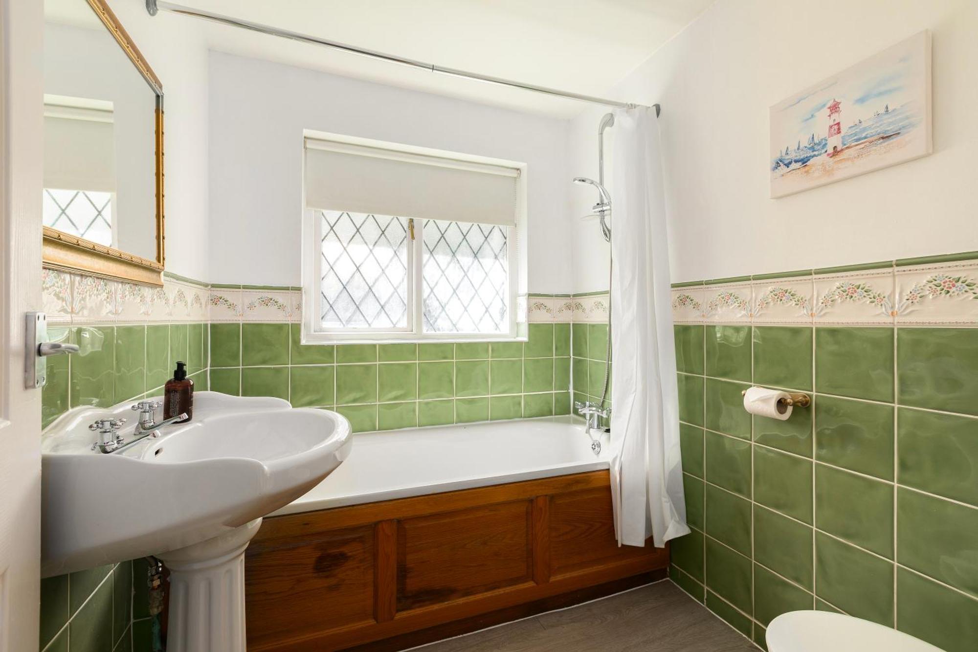 Rural Lodge Stay In Windsor! Hot Tub! Sleeps 20 Брей Экстерьер фото