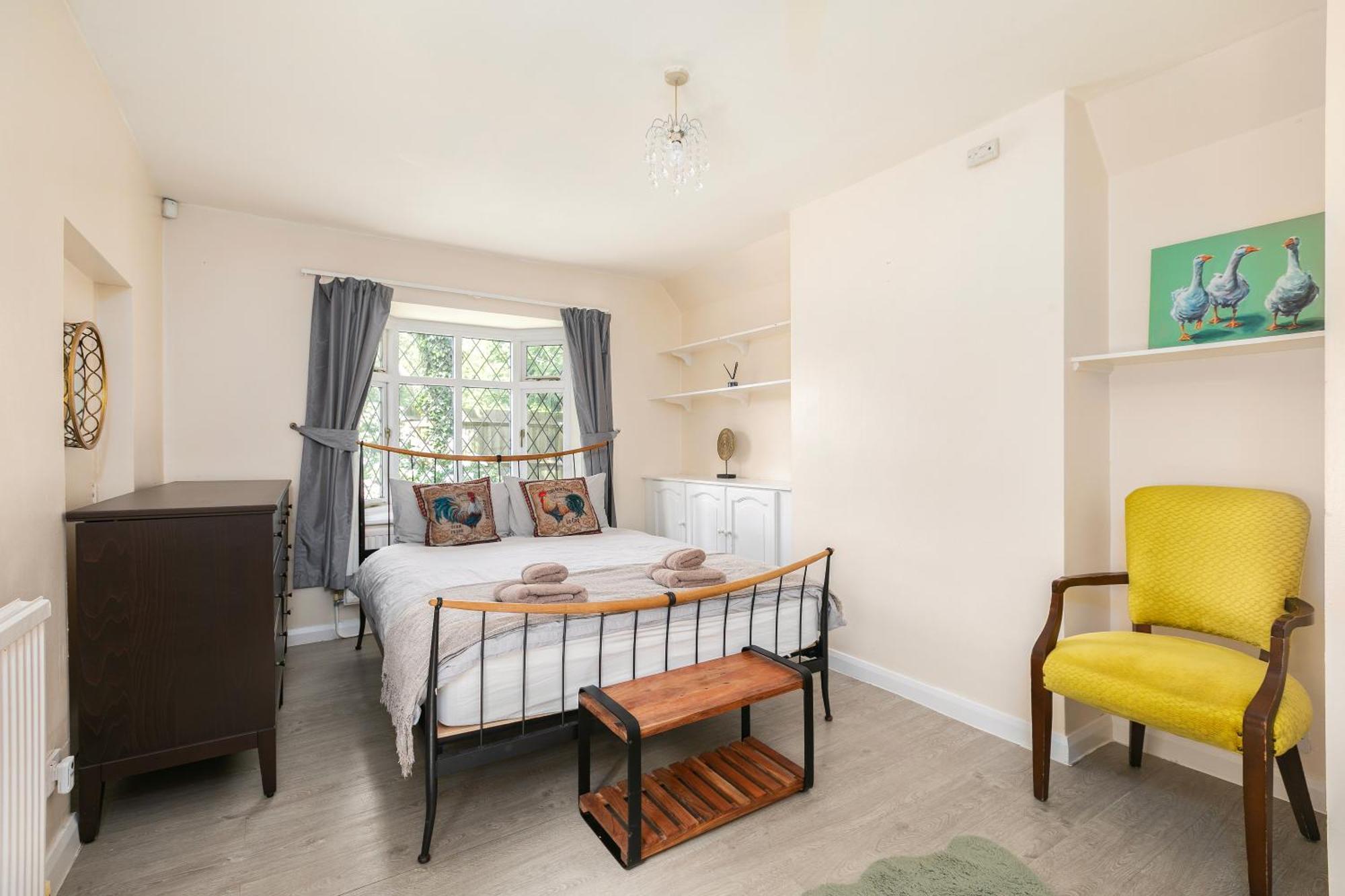 Rural Lodge Stay In Windsor! Hot Tub! Sleeps 20 Брей Экстерьер фото