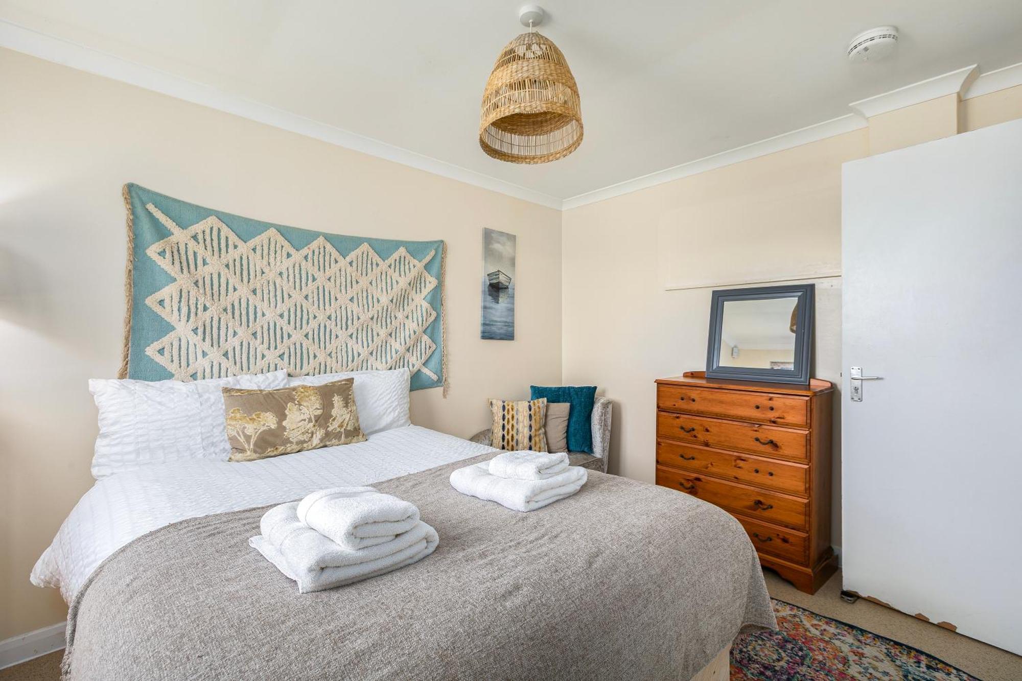Rural Lodge Stay In Windsor! Hot Tub! Sleeps 20 Брей Экстерьер фото