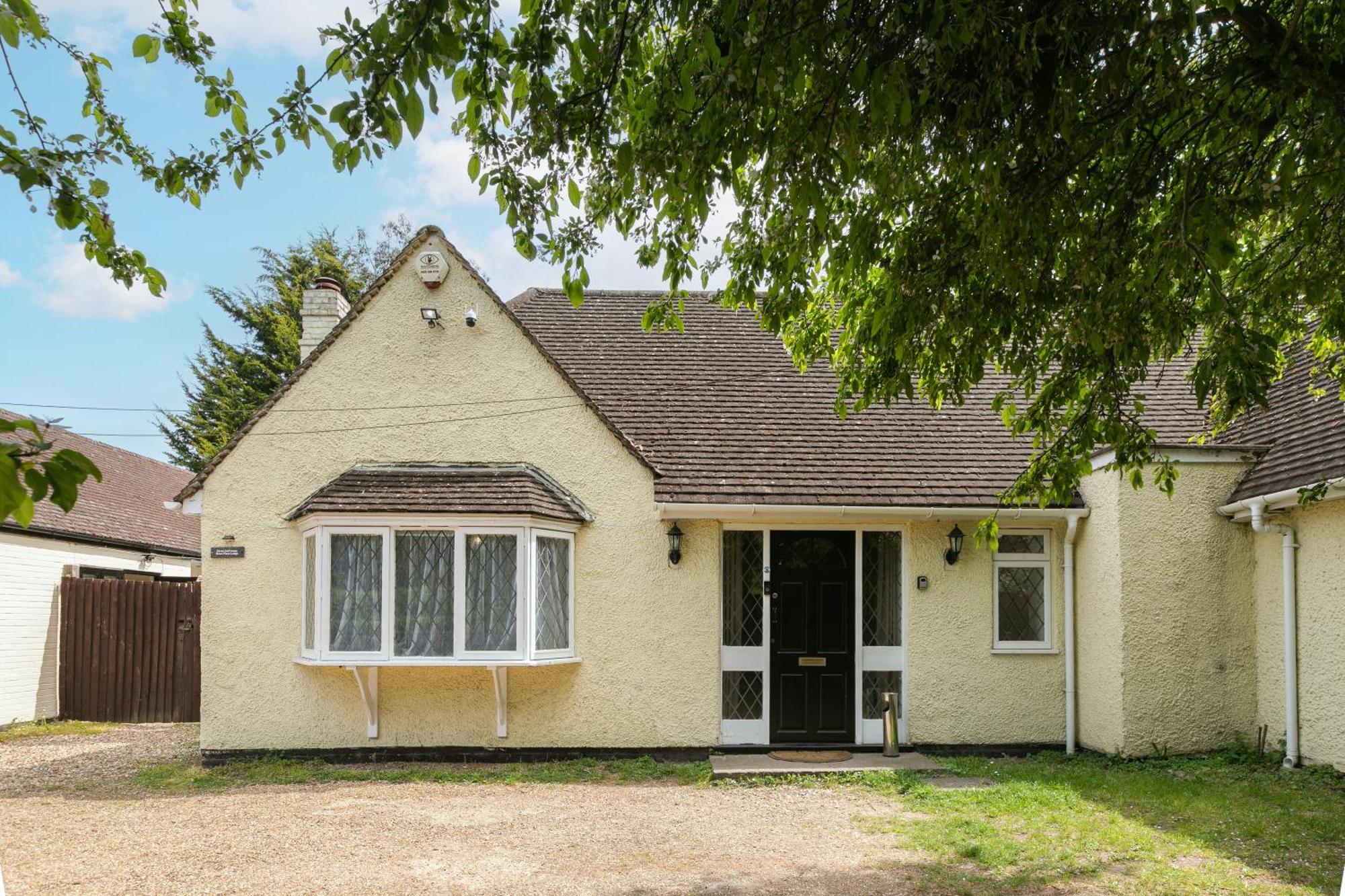 Rural Lodge Stay In Windsor! Hot Tub! Sleeps 20 Брей Экстерьер фото