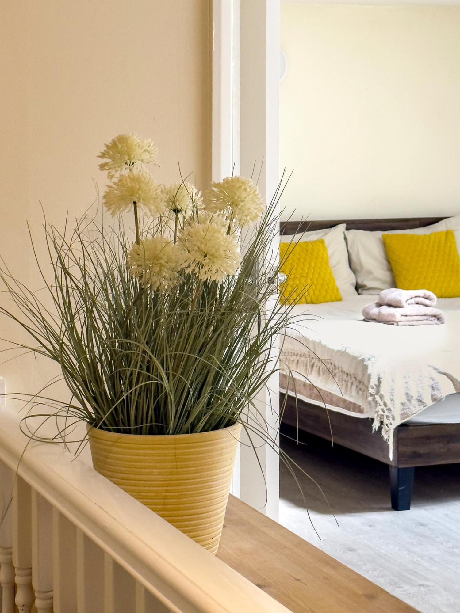 Rural Lodge Stay In Windsor! Hot Tub! Sleeps 20 Брей Экстерьер фото
