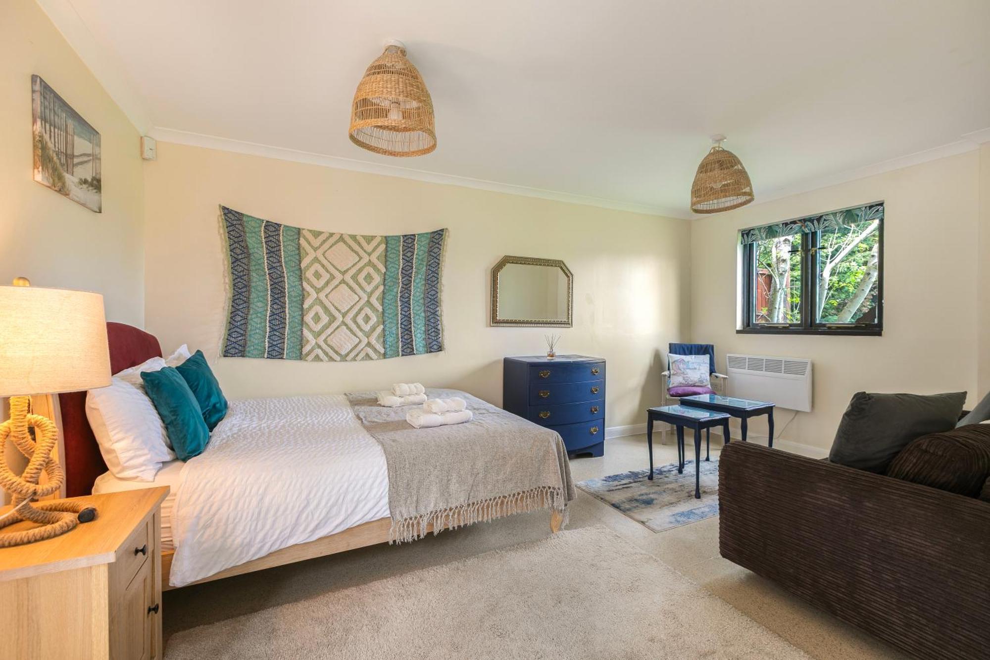 Rural Lodge Stay In Windsor! Hot Tub! Sleeps 20 Брей Экстерьер фото
